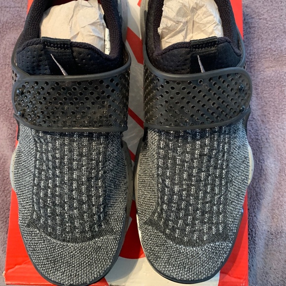 Brand New Men's Nike "SOCK DART SE PREMIUM" Sneakers - Size 10 - Picture 2 of 6